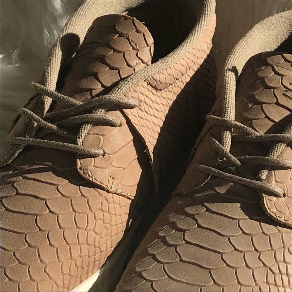 Fringe SNEAKERS Snakeskin pattern NEW NIB - Picture 6 of 7